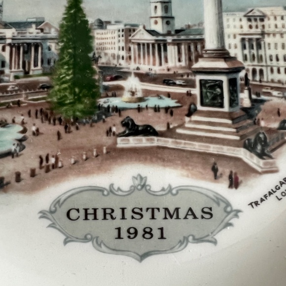 Wedgwood 1981 Queen's Ware Christmas Plate - Picture 3 of 8